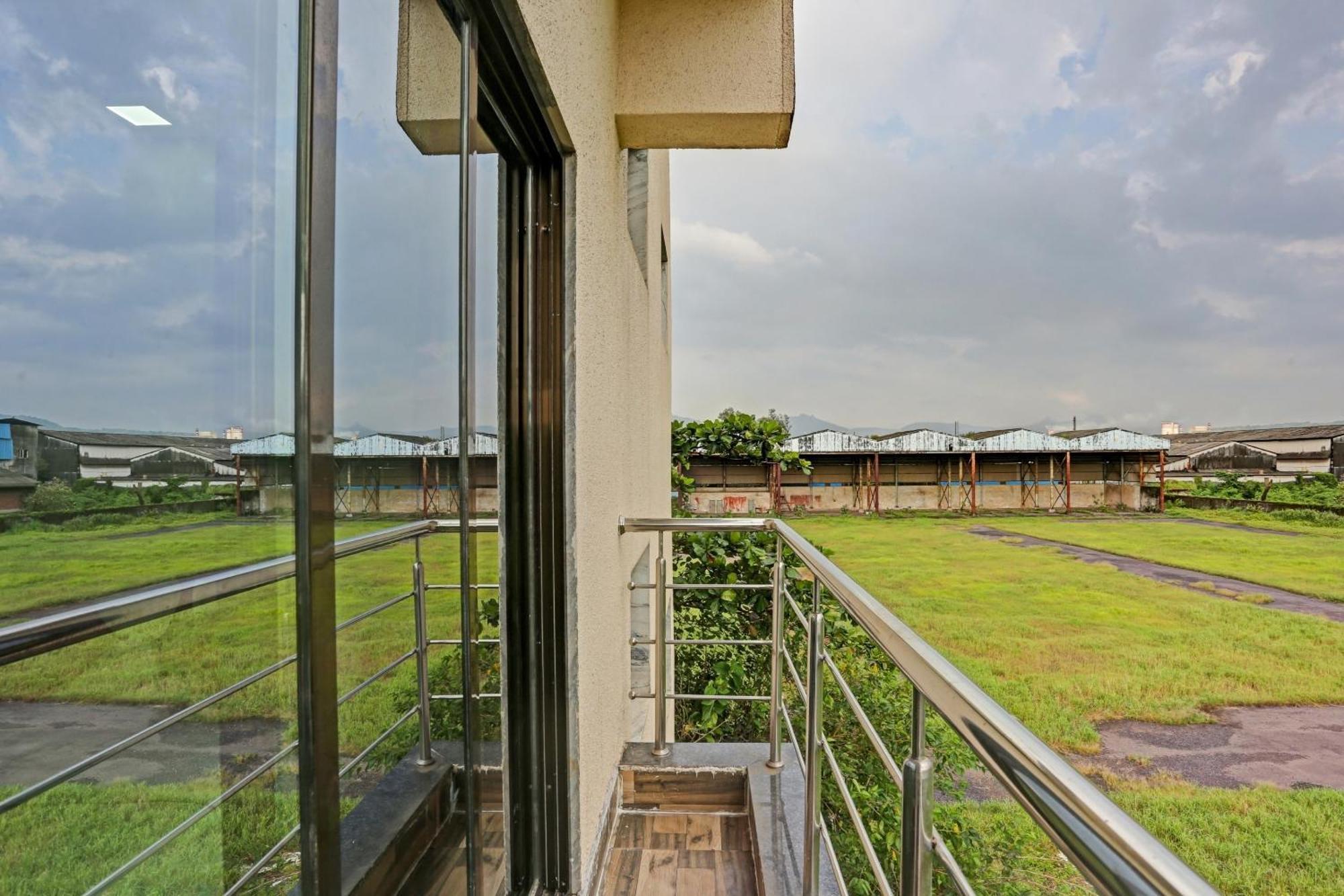 O Om Sai Residency And Boarding 3* Taloje